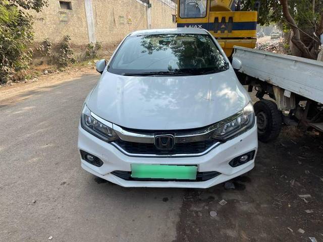 https://images10.gaadi.com/usedcar_image/4250171/original/a78cc917f640c1c0cc98d3882b90c471.jpg?imwidth=6400