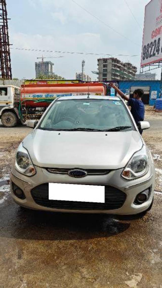 https://images10.gaadi.com/usedcar_image/4250173/original/eb3e26e4f8a19e5d22baf9f597a6e412.jpg?imwidth=6400