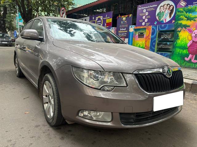 https://images10.gaadi.com/usedcar_image/4250283/original/processed_b78ff84f8b8cd842bf1601cb47da23d3.jpg?imwidth=6400