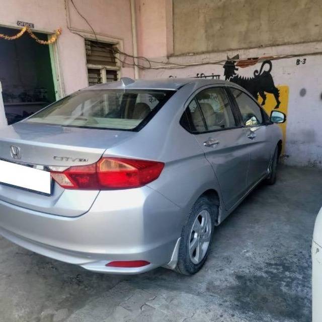 https://images10.gaadi.com/usedcar_image/4250294/original/processed_9ad6f3dc-51b5-4e93-9e27-e52a1b8cc444.jpg?imwidth=6401