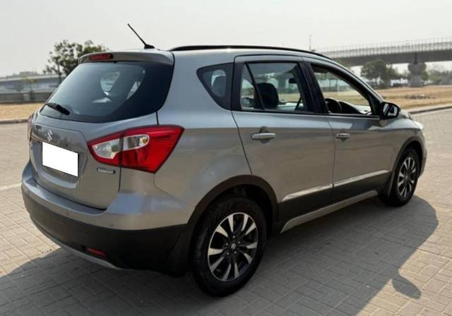 https://images10.gaadi.com/usedcar_image/4250309/original/processed_0600cb96ec31702bacb3d9b3dda81c9b.jpg?imwidth=6401