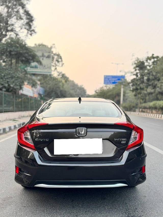 https://images10.gaadi.com/usedcar_image/4250367/original/processed_f1c9dfba85b4d364d3a99e87a85bd6f0.jpg?imwidth=6402