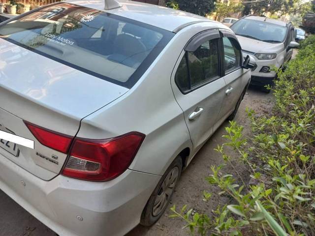 https://images10.gaadi.com/usedcar_image/4250444/original/processed_7087d0f2-c9ca-46e7-8150-6b096ebf8257.jpg?imwidth=6401