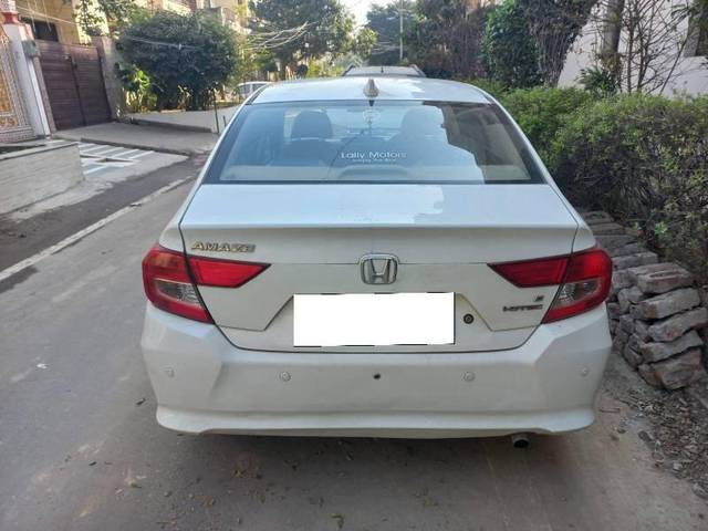 https://images10.gaadi.com/usedcar_image/4250444/original/processed_84e709d9-6cb2-4a33-b57e-400db969c90d.jpg?imwidth=6402