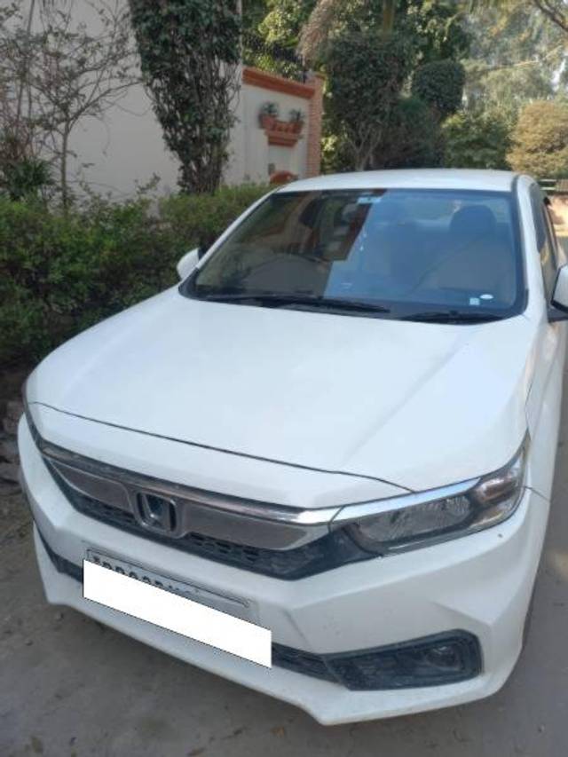 https://images10.gaadi.com/usedcar_image/4250444/original/processed_f980cfae-b3eb-472c-9eb0-b4a4d3ff0224.jpg?imwidth=6400