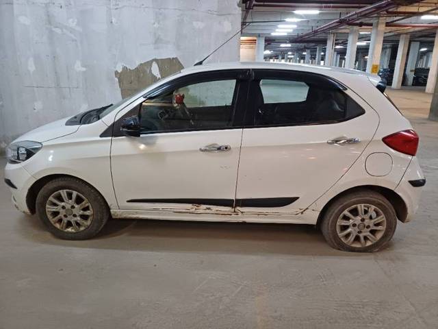 https://images10.gaadi.com/usedcar_image/4250473/original/79c78d67dfde6b06f5bb15145973ba7e.jpg?imwidth=6402