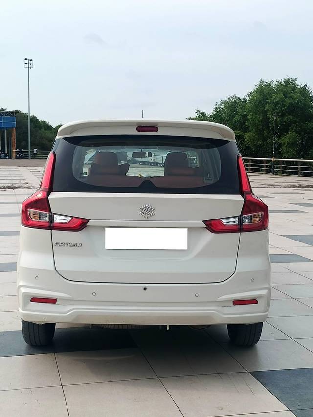 https://images10.gaadi.com/usedcar_image/4250511/original/processed_7f5df3f2e486050758d9c4cd0561439b.jpg?imwidth=6402