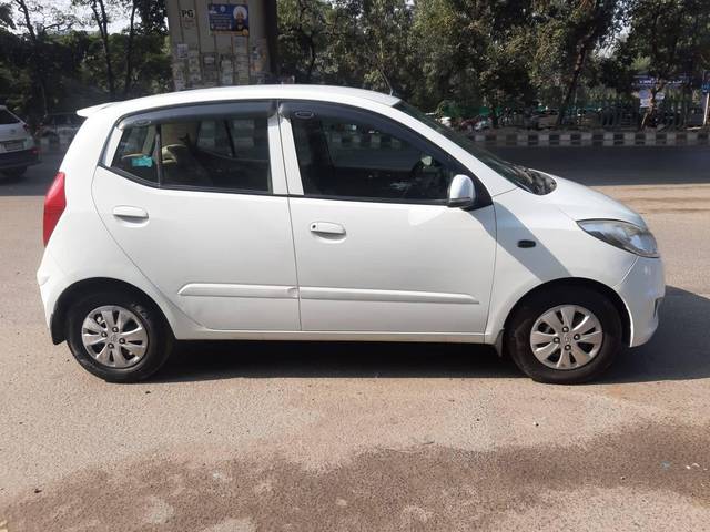 https://images10.gaadi.com/usedcar_image/4250590/original/processed_caa8d04ec2bca7a64e7e200ad098b0c0.jpg?imwidth=6401