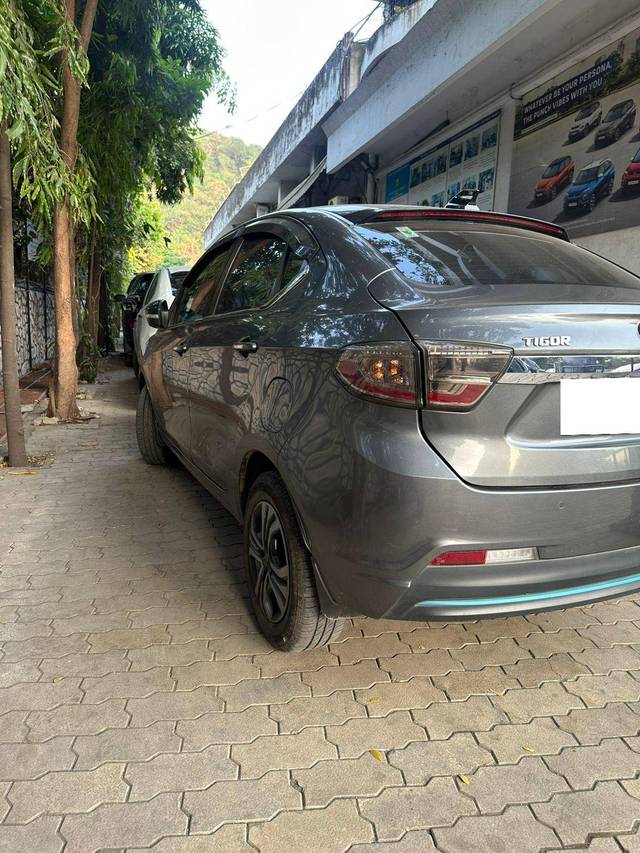 https://images10.gaadi.com/usedcar_image/4250617/original/afc071a1a0c2547b177ce8c5e27b3fcc.jpg?imwidth=6401