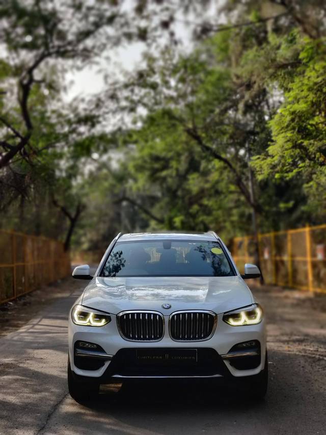 https://images10.gaadi.com/usedcar_image/4250670/original/processed_a18b3360f3be4be4b07b023f8776c330.jpg?imwidth=6402