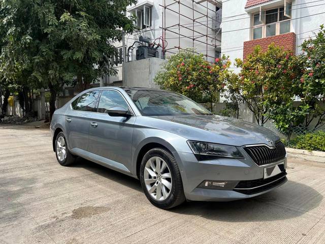 https://images10.gaadi.com/usedcar_image/4250689/original/c4daccc390a063aca6d3e6e8c147c6ce.jpg?imwidth=6400