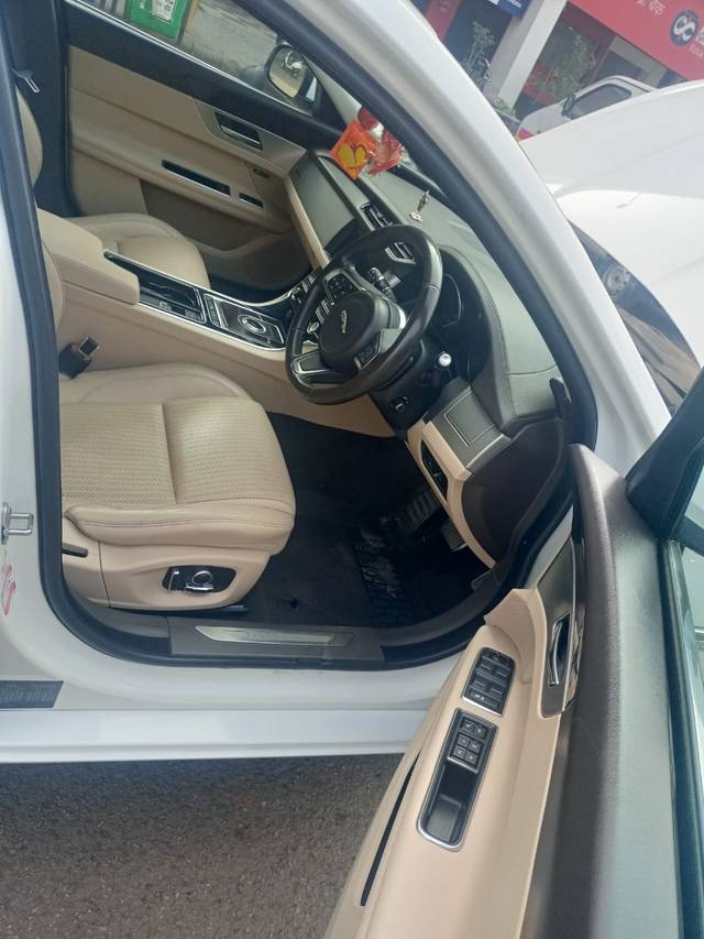 https://images10.gaadi.com/usedcar_image/4250715/original/a77e3d0e9045d45daeda80ec6da6d0bc.jpg?imwidth=6402