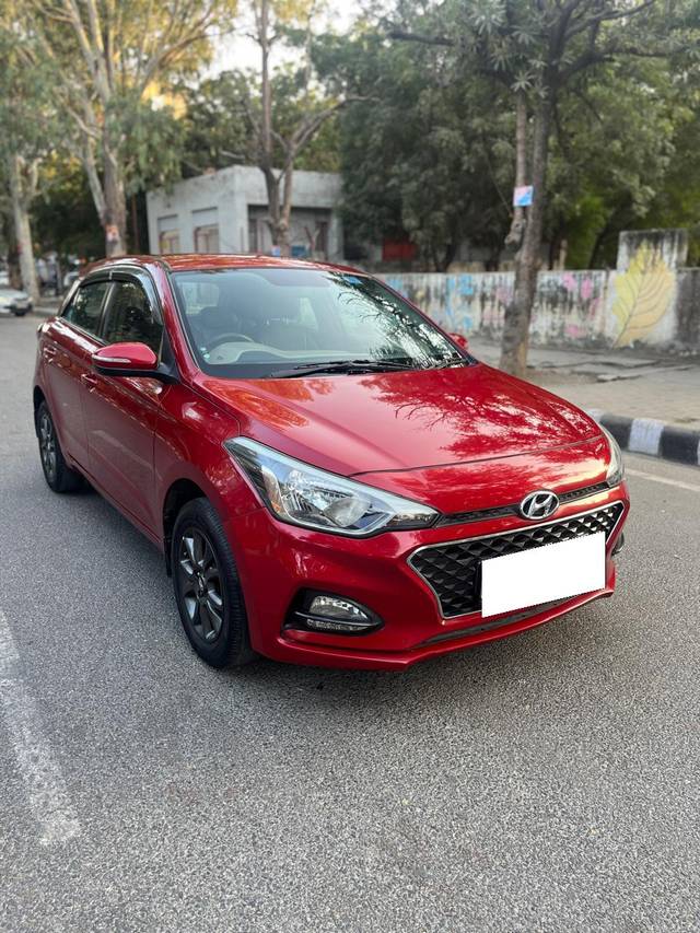 https://images10.gaadi.com/usedcar_image/4250749/original/processed_38fa33efb8df24bae38b16278863d673.jpg?imwidth=6400