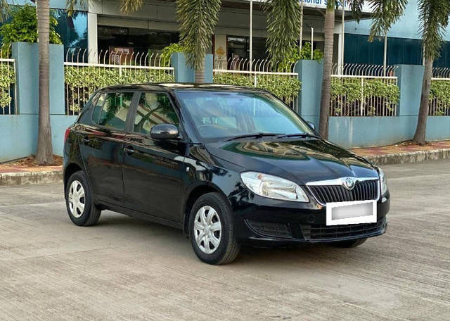 https://images10.gaadi.com/usedcar_image/4250782/original/processed_21aa2e9b38a84ade1a4033eb71be3584.png?imwidth=6400