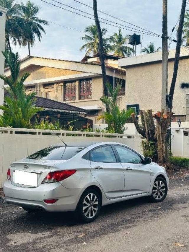 https://images10.gaadi.com/usedcar_image/4250909/original/processed_743b433b-2e24-4dec-9537-1eccd06e12cf.jpg?imwidth=6402