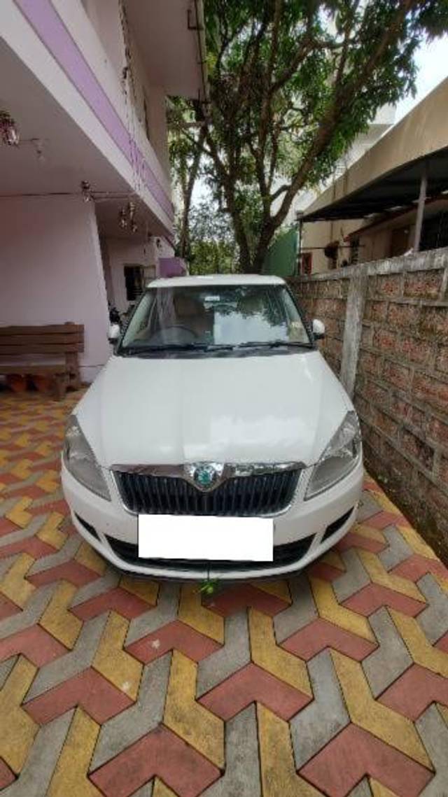 https://images10.gaadi.com/usedcar_image/4250914/original/processed_0f9aa292-849f-46f9-b52a-0bf3e6db9ea1.jpg?imwidth=6400