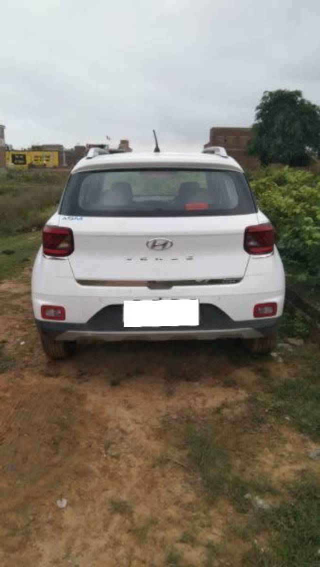 https://images10.gaadi.com/usedcar_image/4250956/original/processed_2692b15e-ce11-435f-82c4-32438e9ec715.jpg?imwidth=6401