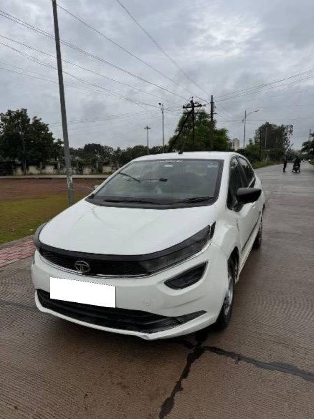 https://images10.gaadi.com/usedcar_image/4251000/original/processed_05437bcb-54f7-4525-aff0-80c2804b1be2.jpg?imwidth=6402