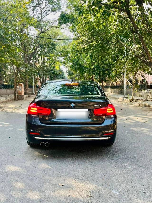 https://images10.gaadi.com/usedcar_image/4251134/original/processed_e158fd276f95c2d230dfae7d05a080b9.jpg?imwidth=6401