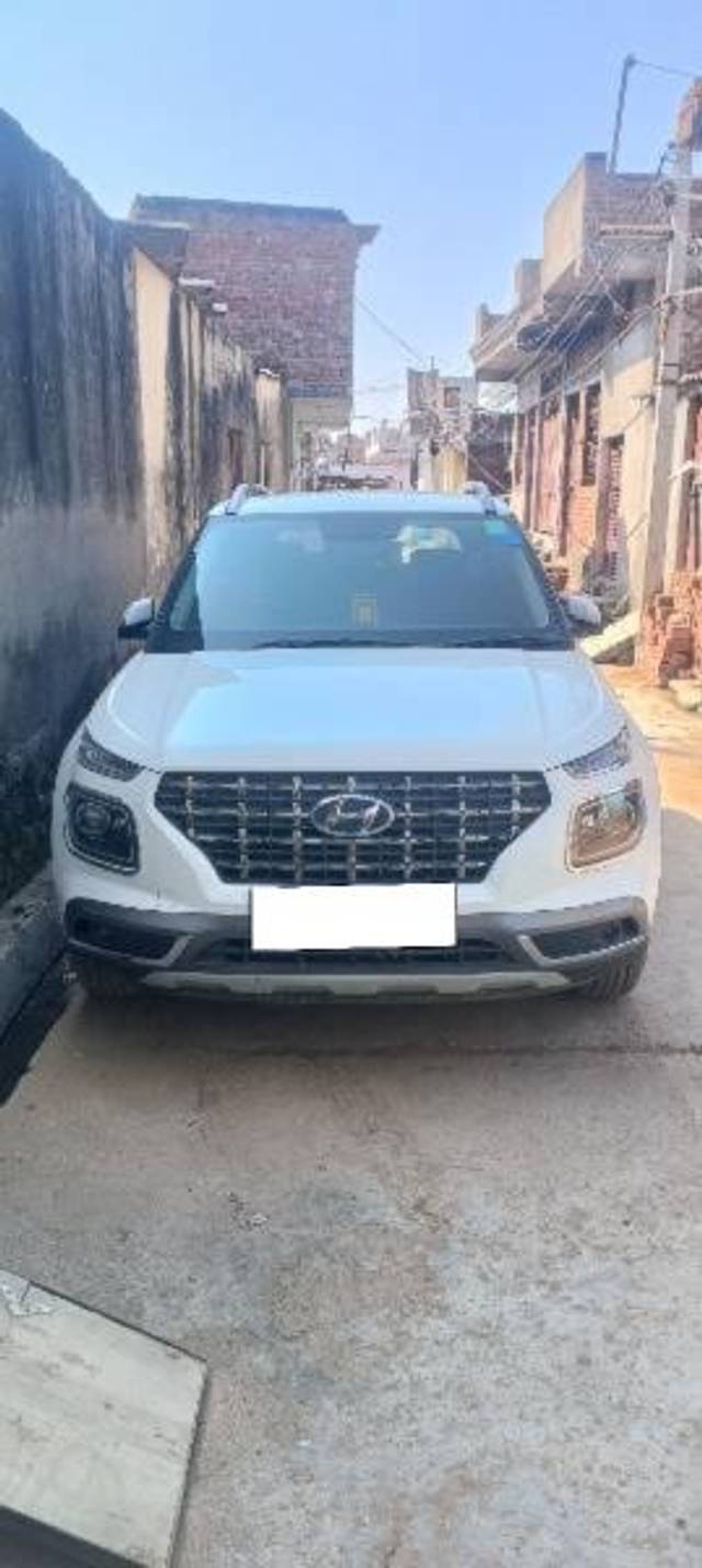 https://images10.gaadi.com/usedcar_image/4251334/original/processed_2263025e-87d3-4ef9-84b8-19fb80296c74.jpg?imwidth=6400