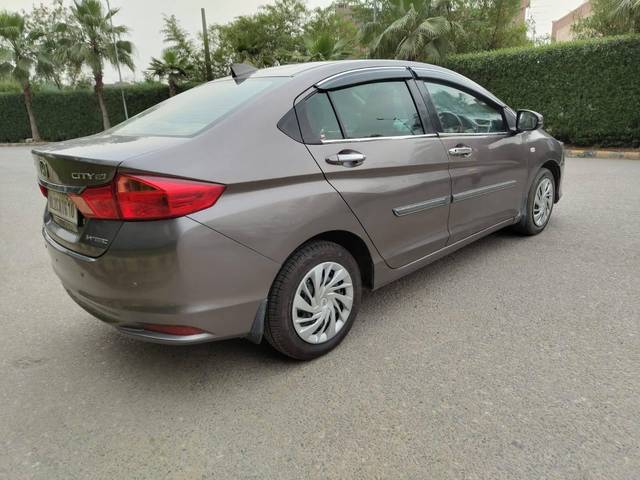 https://images10.gaadi.com/usedcar_image/4251514/original/processed_5bf71aed860791c50f03e90423985912.jpg?imwidth=6402