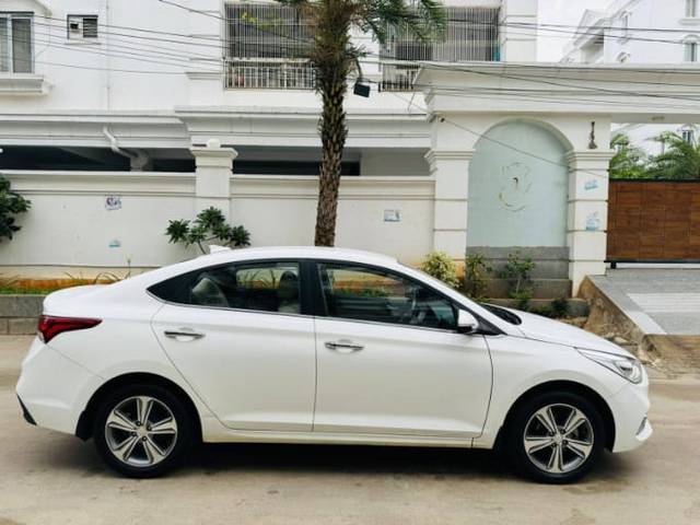 https://images10.gaadi.com/usedcar_image/4251586/original/ff86df0b309a0e6a2122e72d3f674147.jpg?imwidth=6401