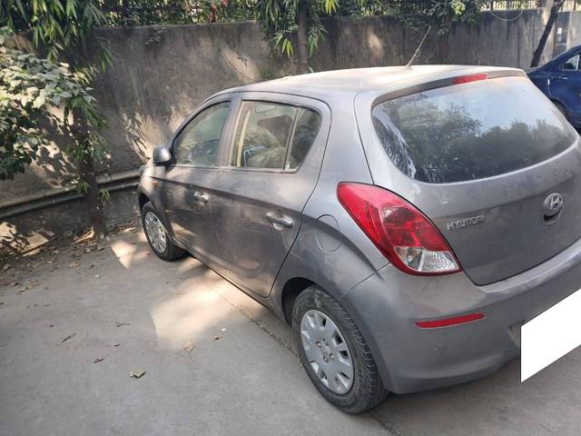 https://images10.gaadi.com/usedcar_image/4251616/original/processed_9733eaade4cbfcd45cb02ac311a5ff74.jpg?imwidth=6402