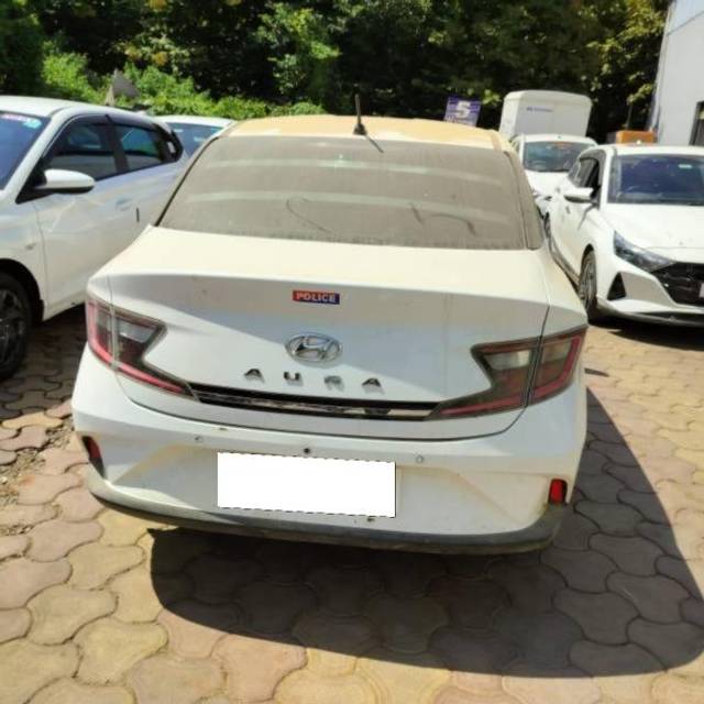 https://images10.gaadi.com/usedcar_image/4251631/original/processed_5952e4c6-8686-432a-8285-df92b1860818.jpg?imwidth=6401