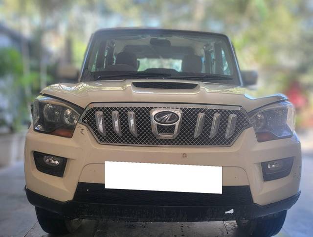 https://images10.gaadi.com/usedcar_image/4251645/original/processed_1e2f7318b42def8276fb930942649b14.jpg?imwidth=6402