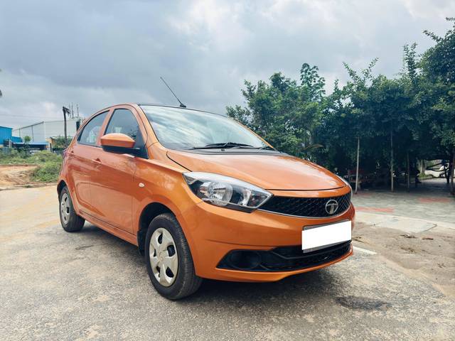 https://images10.gaadi.com/usedcar_image/4251672/original/processed_54a1bcb181ff710a87f545a6e44f1252.jpg?imwidth=6400