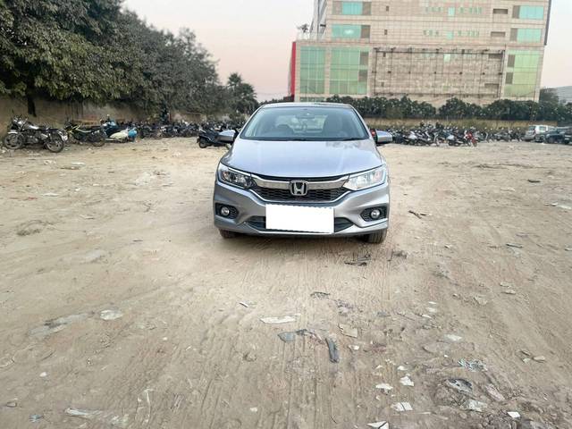 https://images10.gaadi.com/usedcar_image/4251701/original/processed_9123cb442b34d62ad858847c0bcd351f.jpg?imwidth=6400