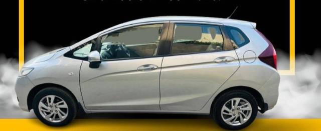 https://images10.gaadi.com/usedcar_image/4251714/original/processed_d39bfec3099c8c6958739750dd692db7.jpeg?imwidth=6400