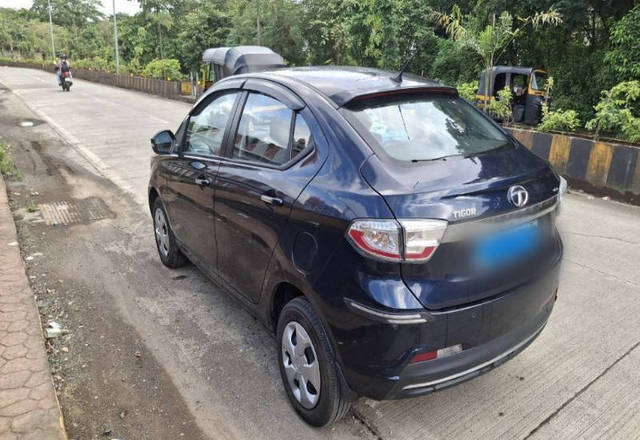 https://images10.gaadi.com/usedcar_image/4251774/original/5203fcfd932dca2fa360513302144bb7.jpg?imwidth=6401