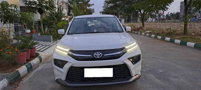 https://images10.gaadi.com/usedcar_image/4251939/original/processed_5bb1ea3a-0642-45c8-a0d8-c127aa2a00f4.jpg?imwidth=6400