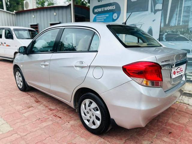 https://images10.gaadi.com/usedcar_image/4251948/original/processed_2e4957cd14acb9771ce0addad4714538.jpg?imwidth=6402