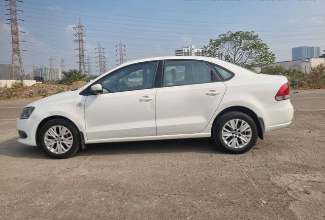 https://images10.gaadi.com/usedcar_image/4251957/original/processed_986842f98ecc3361a6d1afc841974185.jpg?imwidth=6402