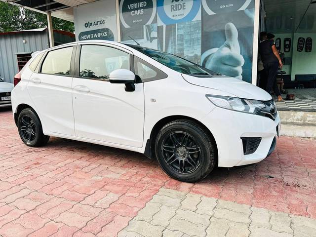 https://images10.gaadi.com/usedcar_image/4252018/original/processed_8b855740e22e5947b498ca9a97c31865.jpg?imwidth=6400