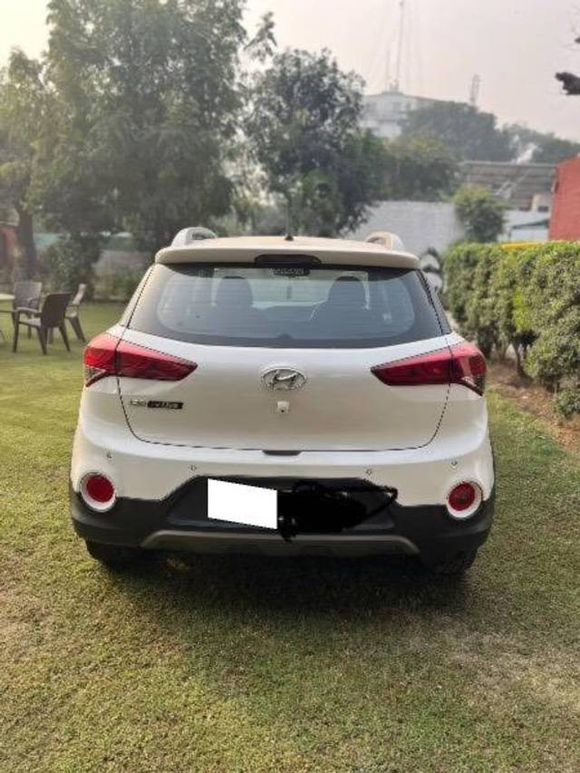 https://images10.gaadi.com/usedcar_image/4252059/original/processed_55cc2959-7d56-4585-b0cf-87df080d96b5.jpeg?imwidth=6402