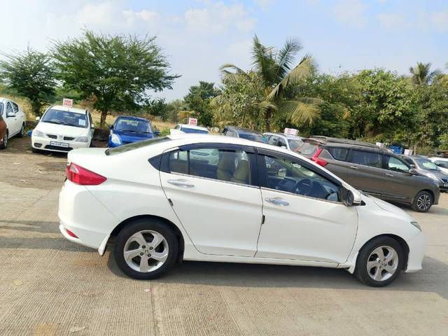 https://images10.gaadi.com/usedcar_image/4252101/original/b9ca5e3d6feb9117d207f9565ed04fdf.jpg?imwidth=6402