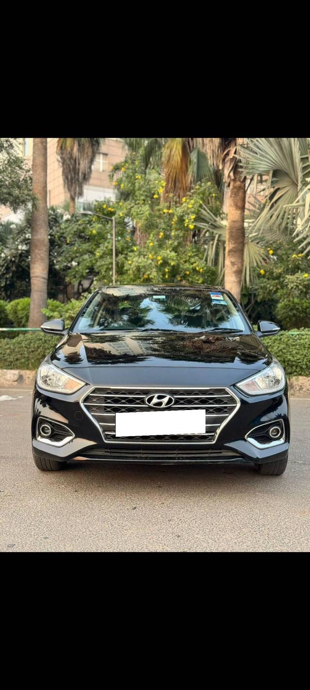 https://images10.gaadi.com/usedcar_image/4252117/original/processed_dee041b2f966dfd90a78ffe58a5cd215.jpg?imwidth=6400