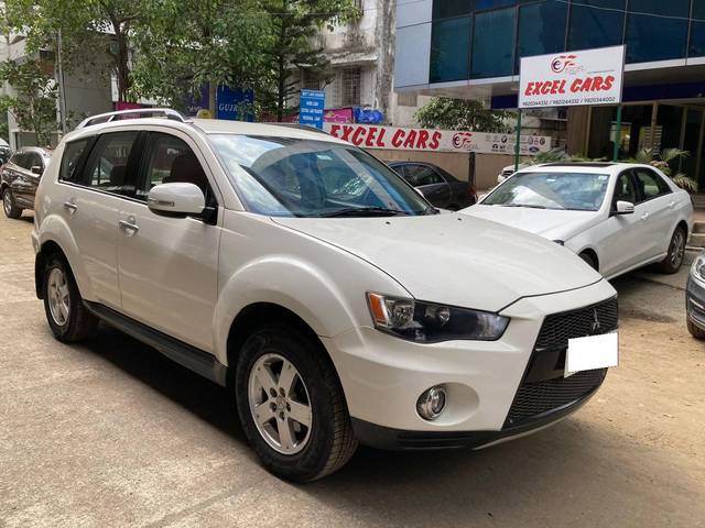 https://images10.gaadi.com/usedcar_image/4252184/original/processed_89526d1319de764209addb19b24841ef.jpg?imwidth=6400