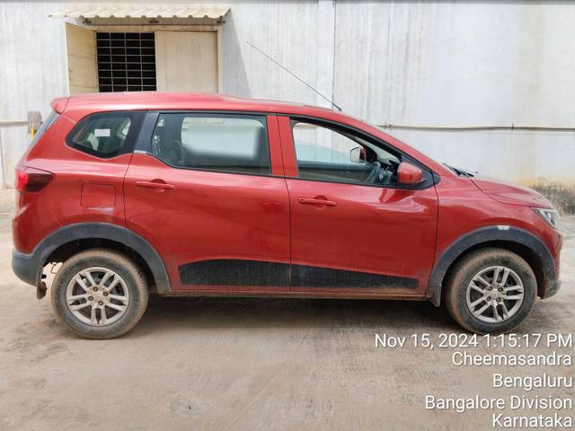 https://images10.gaadi.com/usedcar_image/4252194/original/processed_bfec2abd-363d-4577-a303-f3a6b024a9c5.jpg?imwidth=6401