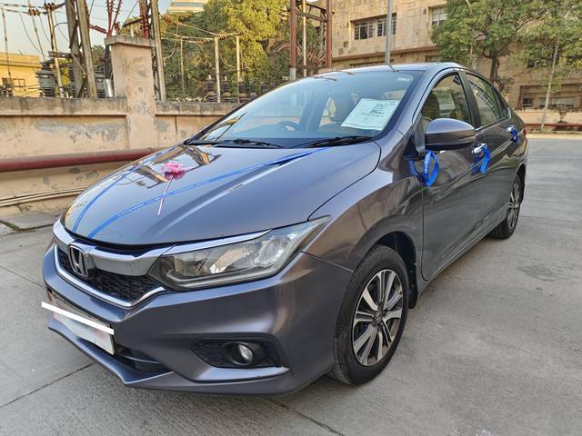 https://images10.gaadi.com/usedcar_image/4252209/original/processed_b24c6a6350e5e9b0d9f157d4520e66ea.jpg?imwidth=6402