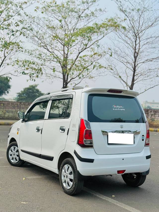 https://images10.gaadi.com/usedcar_image/4252248/original/processed_61d598b9a288c6031990d7c4c2e34362.jpg?imwidth=6402