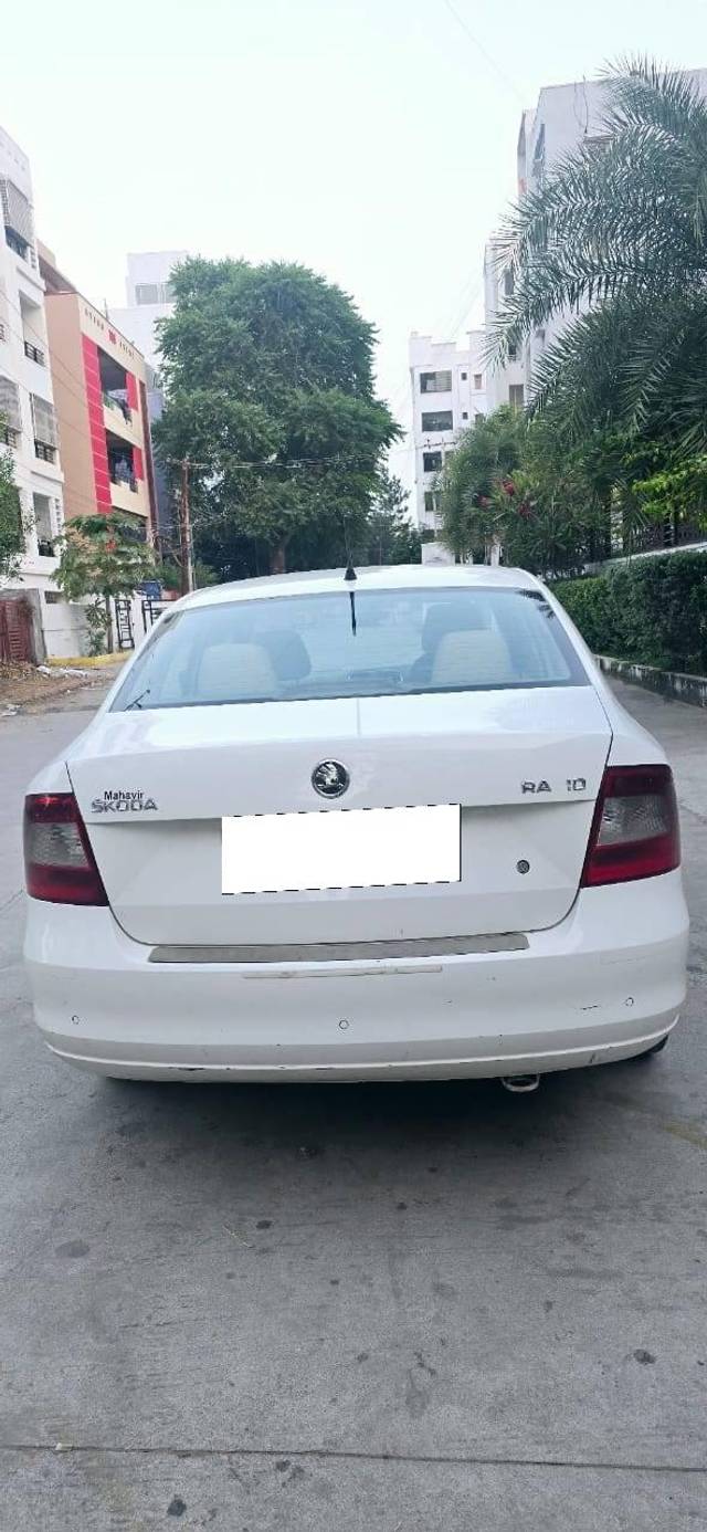 https://images10.gaadi.com/usedcar_image/4252276/original/processed_fc017a294e485011c9a170e9a85c958f.jpg?imwidth=6402