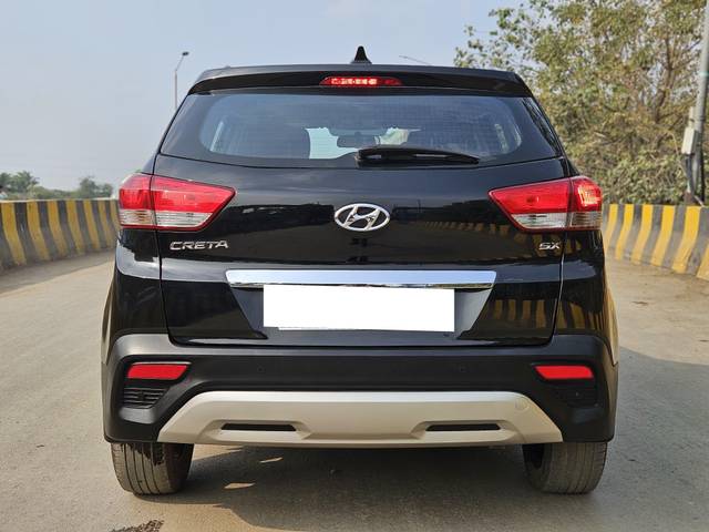 https://images10.gaadi.com/usedcar_image/4252332/original/processed_b436d797f9d9a250132bda8281873b64.jpg?imwidth=6402