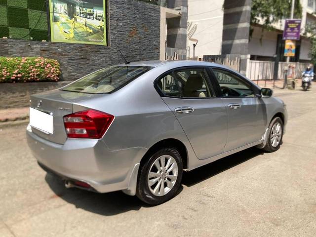 https://images10.gaadi.com/usedcar_image/4252416/original/processed_dcb05d18a956d1e962742a284ffc0392.jpg?imwidth=6402