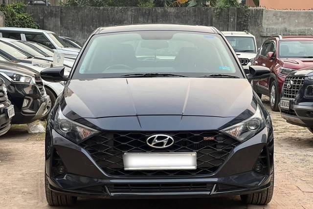 https://images10.gaadi.com/usedcar_image/4252439/original/processed_5b0abd33b1327bac00776506596994ba.jpg?imwidth=6402