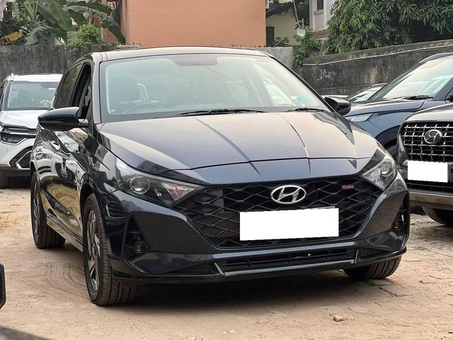 https://images10.gaadi.com/usedcar_image/4252439/original/processed_9905d06718a8ba6bccbb8e6b4fa33e3c.jpg?imwidth=6400