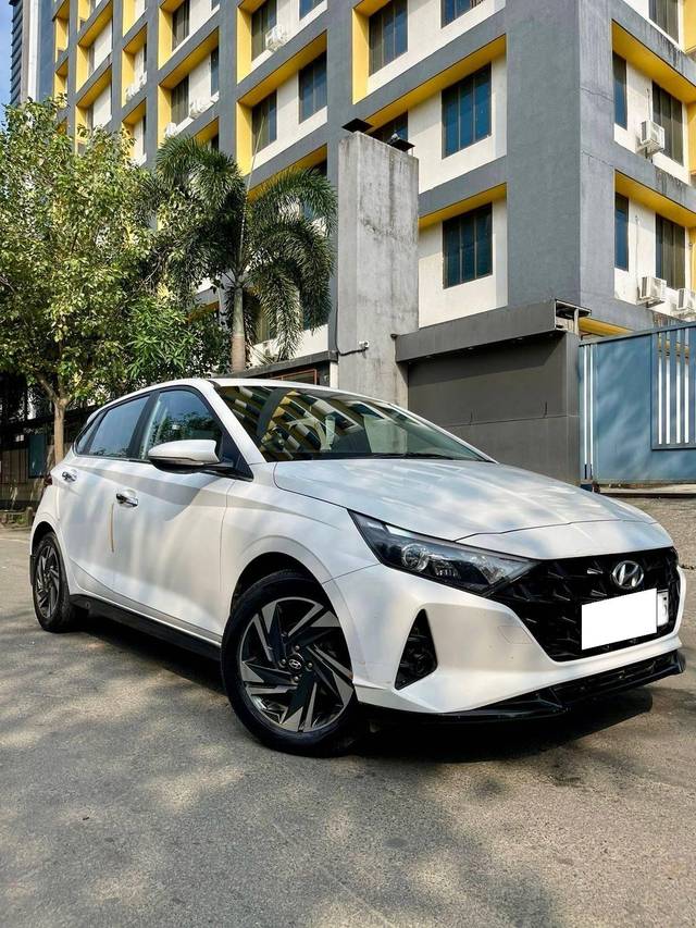 https://images10.gaadi.com/usedcar_image/4252450/original/processed_edb0d52f32a604cf89f6f43e2172e6d7.jpeg?imwidth=6400